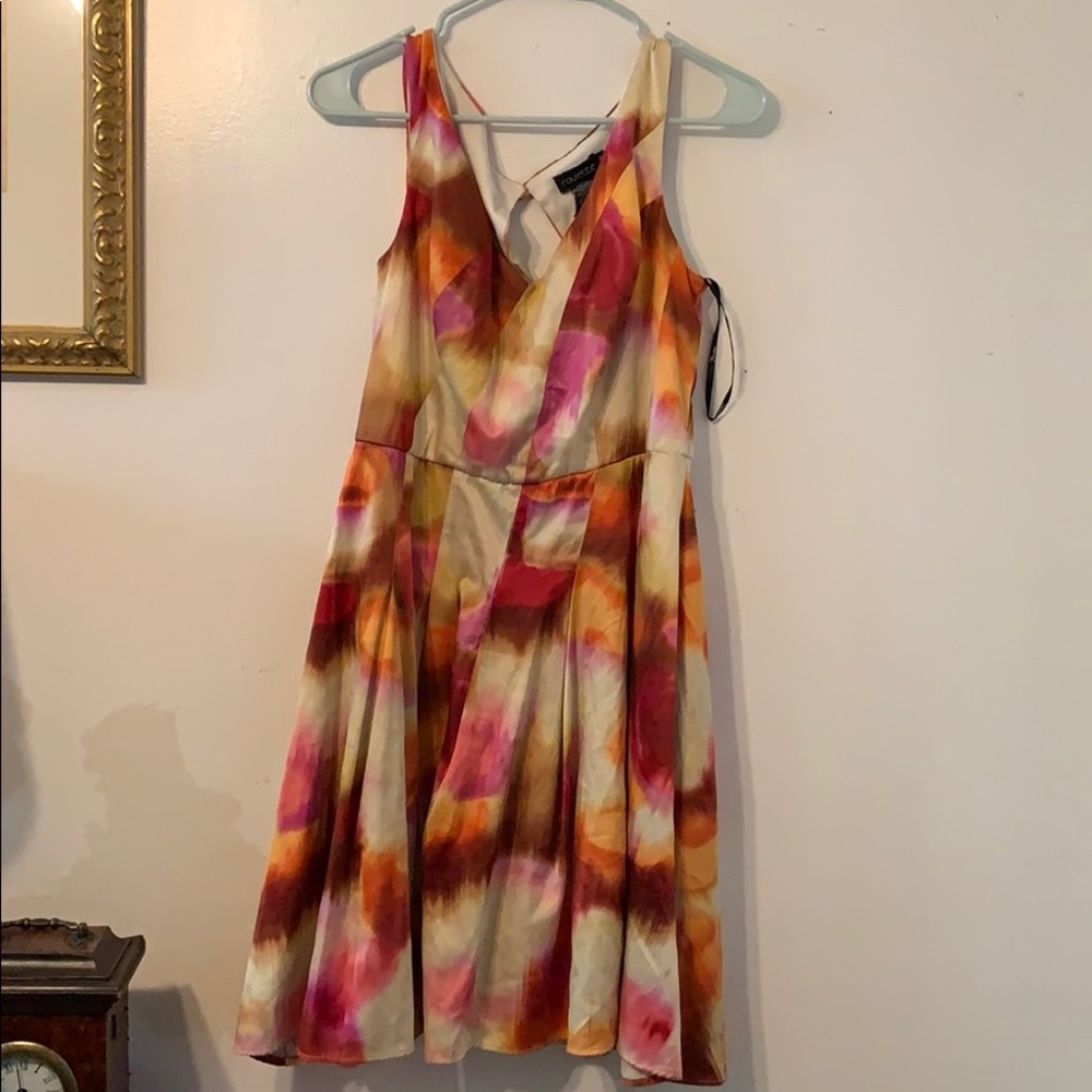 A line sleeves dress with pink and orange hues
